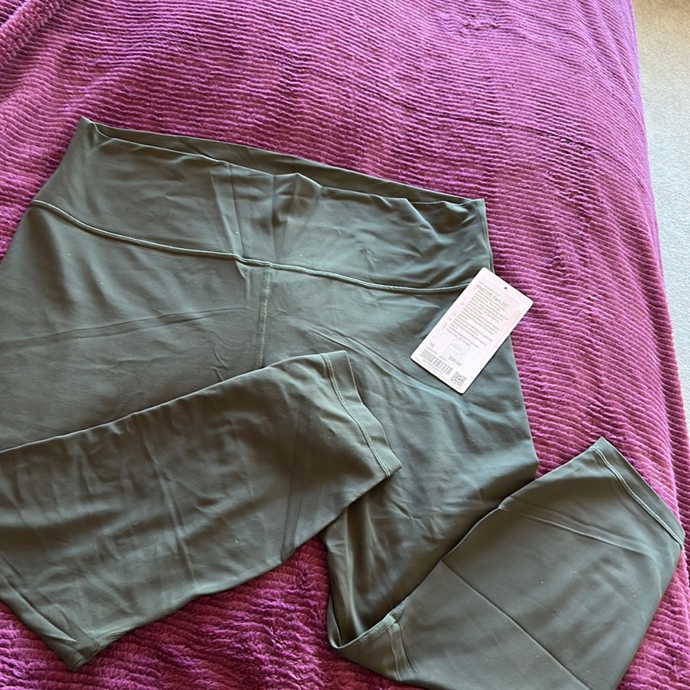 Lululemon Align HR 25”
NEW WITH TAGS